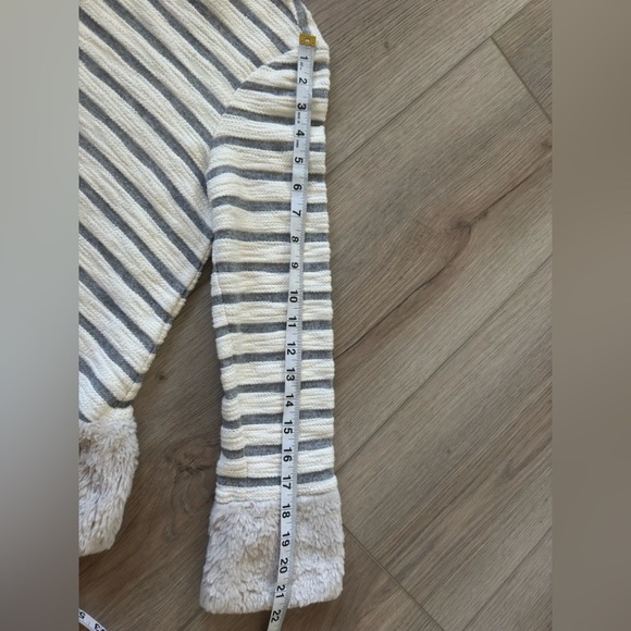 Anthropologie Maeve Gray and Cream Knit Top. 🤍🩶 - Picture 7 of 11